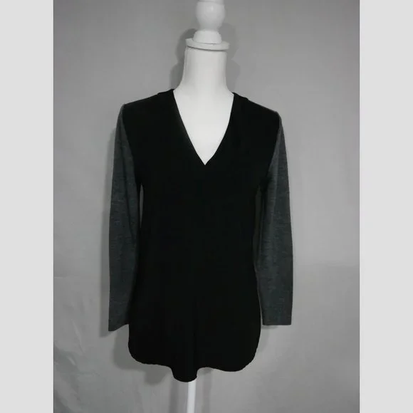 Loft XS Petite Black and Heather Gray Long Sleeve V-neck - Picture 1 of 5